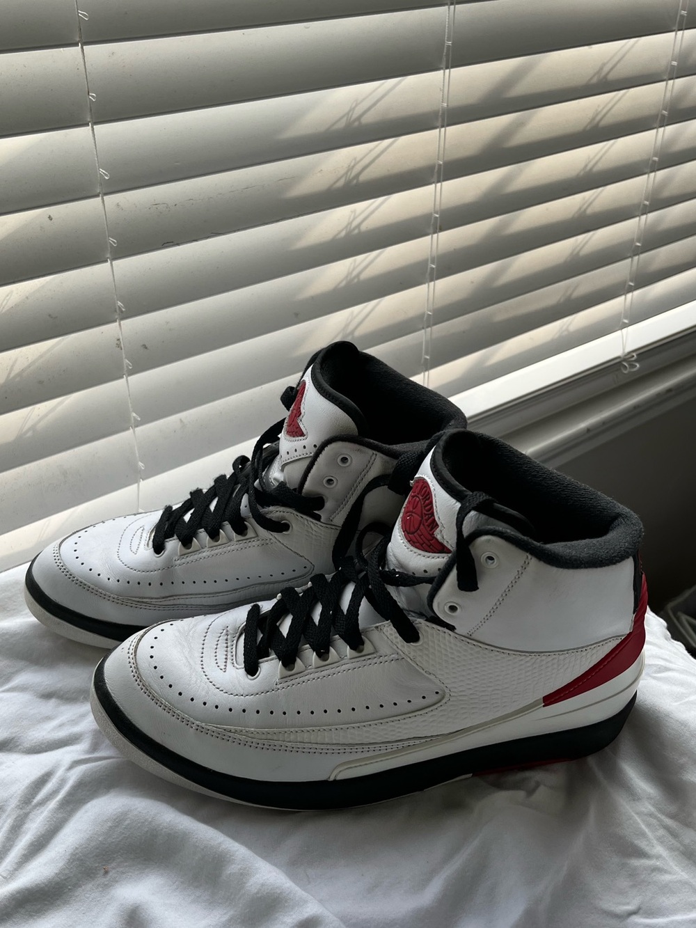 Nike Air Jordan 2 Retro “Chicago” White/Black/Red Men’s Size 8.5 – No Box